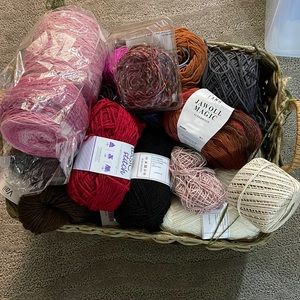 5 scrap yarn skeins